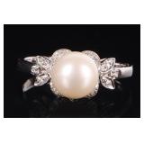 10K WHITE GOLD LADIES RING W/ DIAMONDS & 8MM PEARL