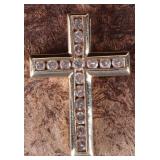 14K YELLOW GOLD LADIES CROSS PENDANT W/ 16 DIAS