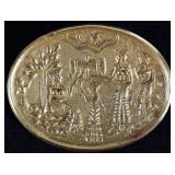 18K YELLOW GOLD ORNATE HIGH-RELIEF OVAL BROOCH
