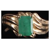 10K YELLOW GOLD EMERALD LADIES RING