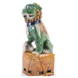VINTAGE CHINESE FOO DOG PORCELAIN GUARD