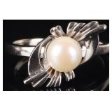 10K WHITE GOLD LADIES RING W/ GENUINE WHITE PEARL