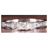 14K WHITE GOLD LADIES RING W/ PRINCESS DIAMONDS