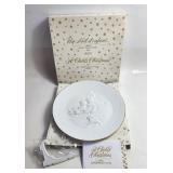 Un Noel d'enfant Assiette de Noel 1985 AVON w/Box