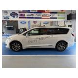 USED 2018 Chrysler Pacifica 2C4RC1GG0JR251972