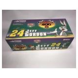Jeff Gordon #24 DuPont Looney Tunes 2001