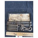 Universal puller set