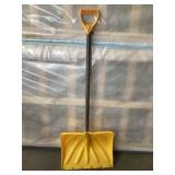 Snow shovel