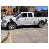 2013 hemi ram 4x4.  1500  5.7 Liter 172,142 m