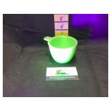 Uranium measuring cup