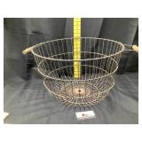 Wire bushel basket
