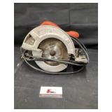 Black & Decker 11 amp circular saw works as it