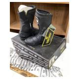 Womenï¿½s motorcycle boots size 8 USA new