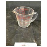 Glass fire king measuring cup