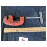 Heavy duty pipe cutter