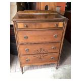 Four drawer dresser approximately 32 x 18 x 45
