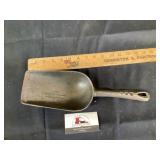 Cast-iron scoop