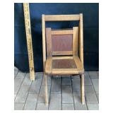 Wooden childï¿½s foldable chair