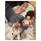 Doll bed and dolls