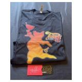 10 pig T-shirt, size extra large and $25 gift card