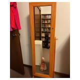 Mirror / jewelry box