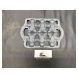 Cast iron gingerbread baking mold