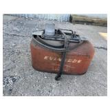Evinrude metal gas can