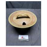 Ceramic pottery pot with lid