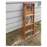 4 foot wooden step ladder