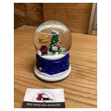 Musical Charlie Brown snow globe
