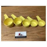 Tupperware, measuring cups