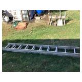 Aluminum extension ladder