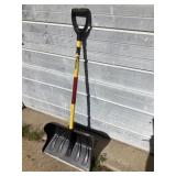Fiberglass shovel
