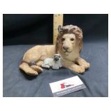 Lion and lamb figure