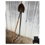 Sand shovel