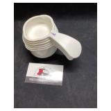 Tupperware measuring cups