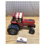 Pacesetter exactly1982 #2 in series decanter