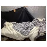 Comforter approximately 92 x 102