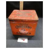 Metal Crescent, macaroni, and cracker Company box