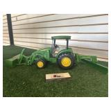 John Deere 4066 R with Scraper