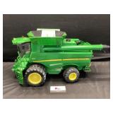 John Deere S670 combine