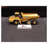 John Deere 400 D dump truck