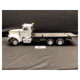 John deer etrl big farm peterbilt semi with