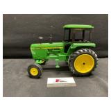 Ertl John Deere 4040 tractor