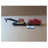 Lionel 2560 crane car, 2472 caboose