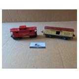 Lionel No 2679 Baby Ruth box car, No 2472 caboose