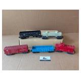 5 Lionel O gauge train cars/caboose