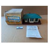 Lionel No. 132 Passenger Station w/ orig box,
