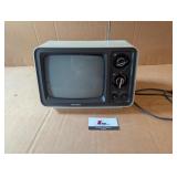 Toshiba 9" tube TV (powers on)