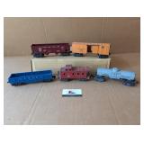 5 Lionel O gauge train cars/caboose